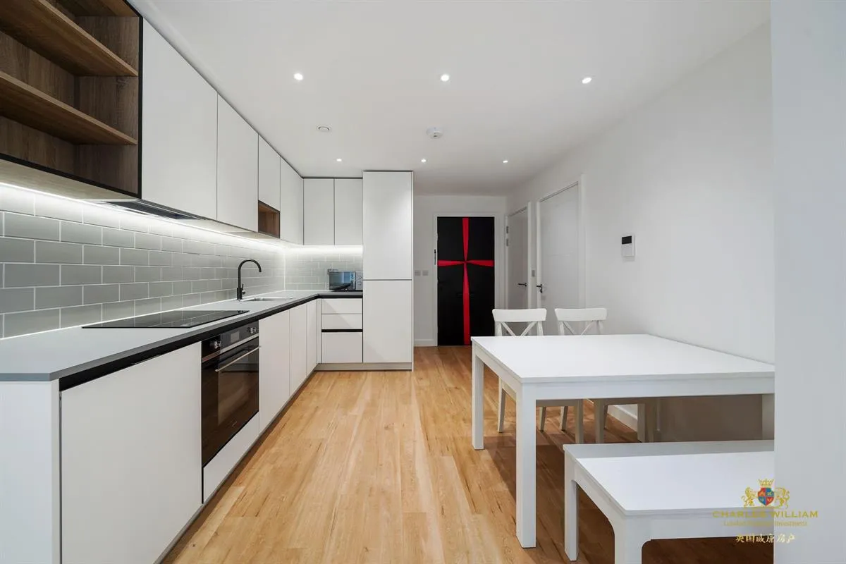 Flat , Finlay House, Commander Avenue, London, photo 7