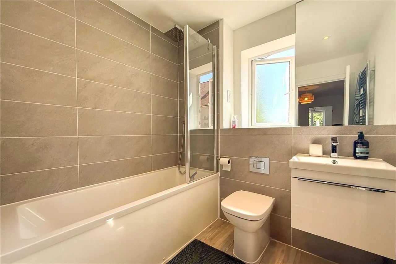 Lake Avenue, Mytchett, Camberley, Surrey, GU16 6GW, photo 14