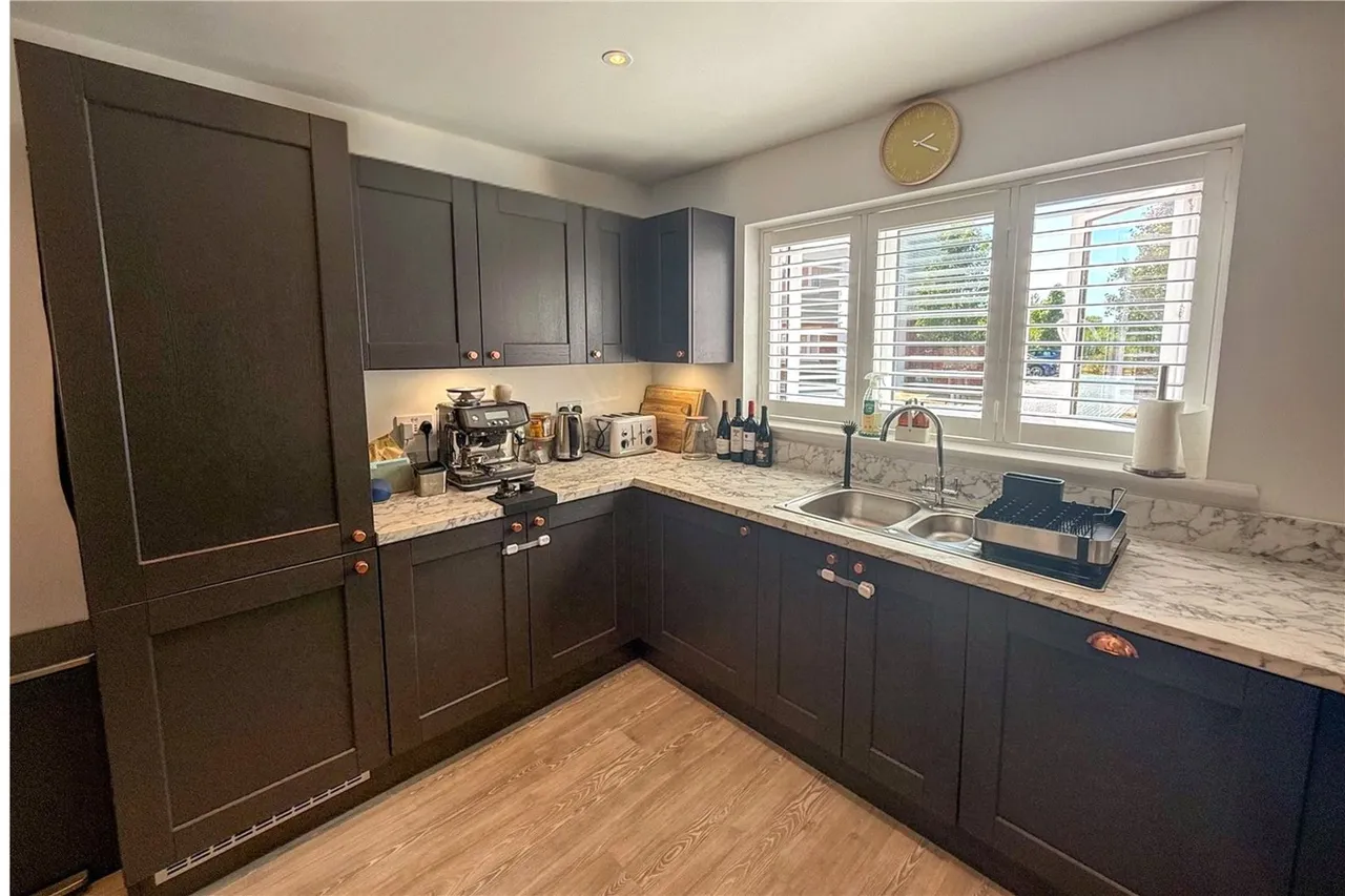 Lake Avenue, Mytchett, Camberley, Surrey, GU16 6GW, photo 6