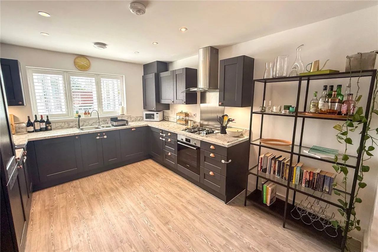 Lake Avenue, Mytchett, Camberley, Surrey, GU16 6GW, photo 8
