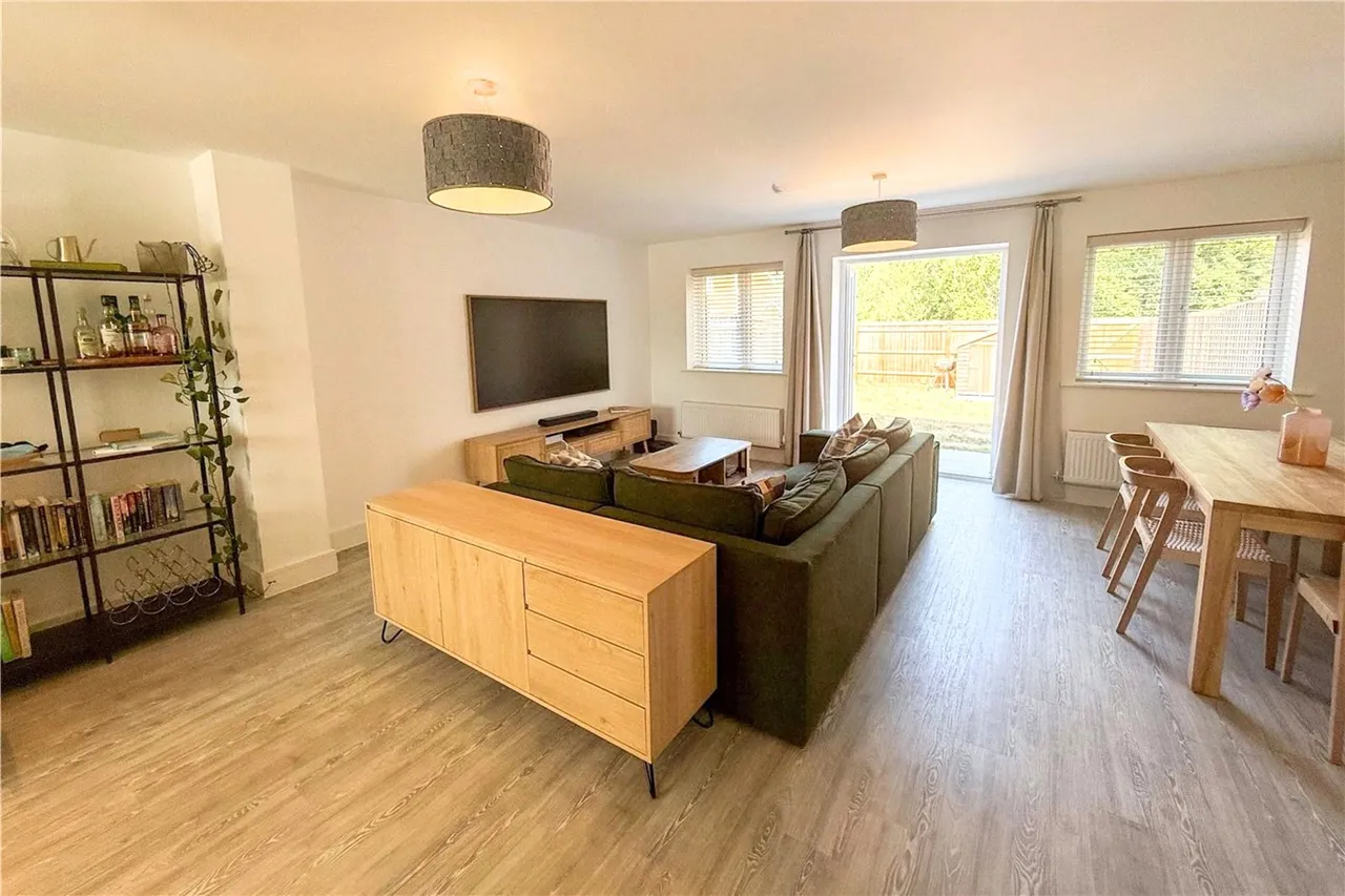 Lake Avenue, Mytchett, Camberley, Surrey, GU16 6GW, photo 7