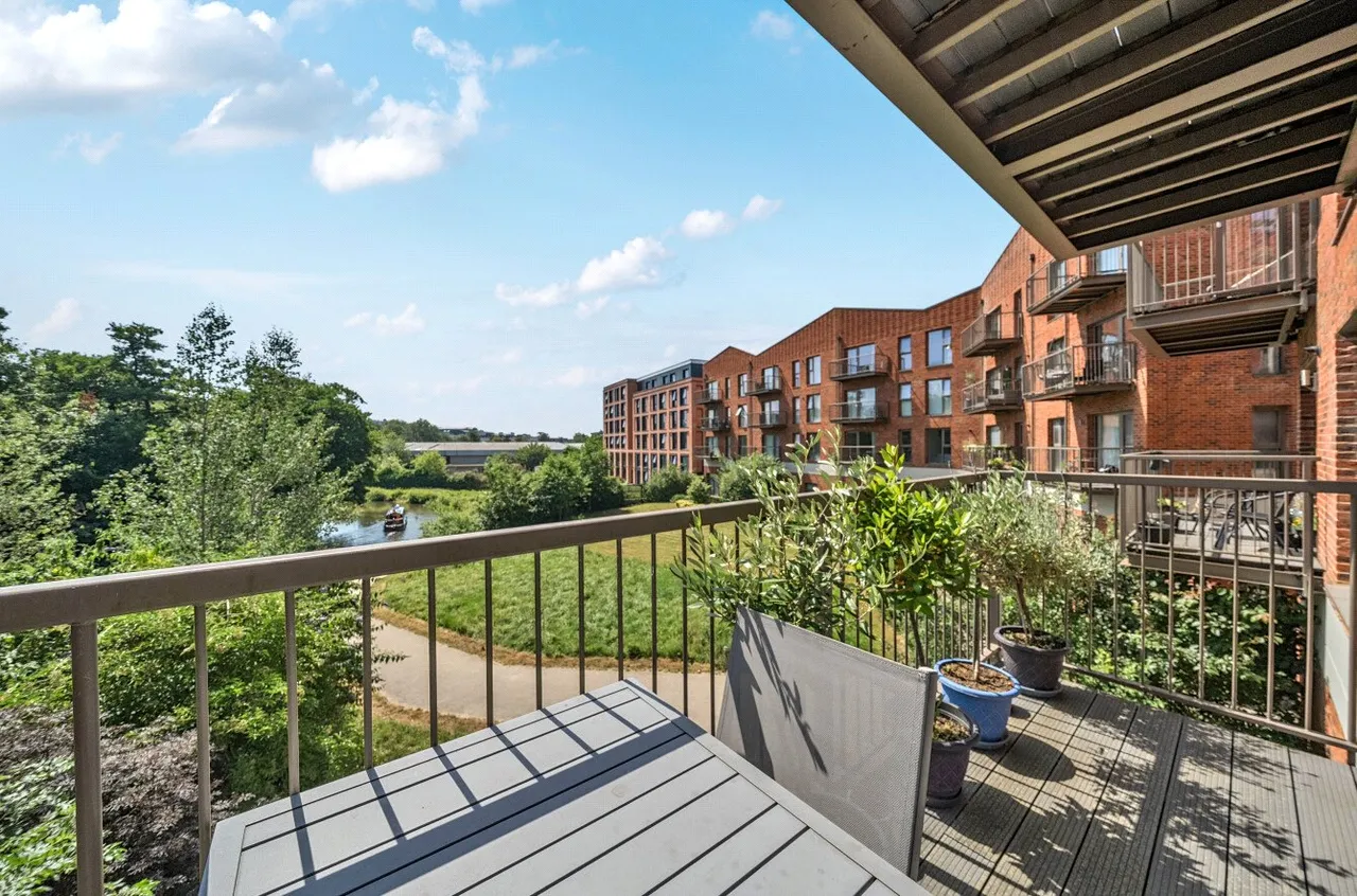 Walnut Tree Close, Guildford, GU1, photo 3