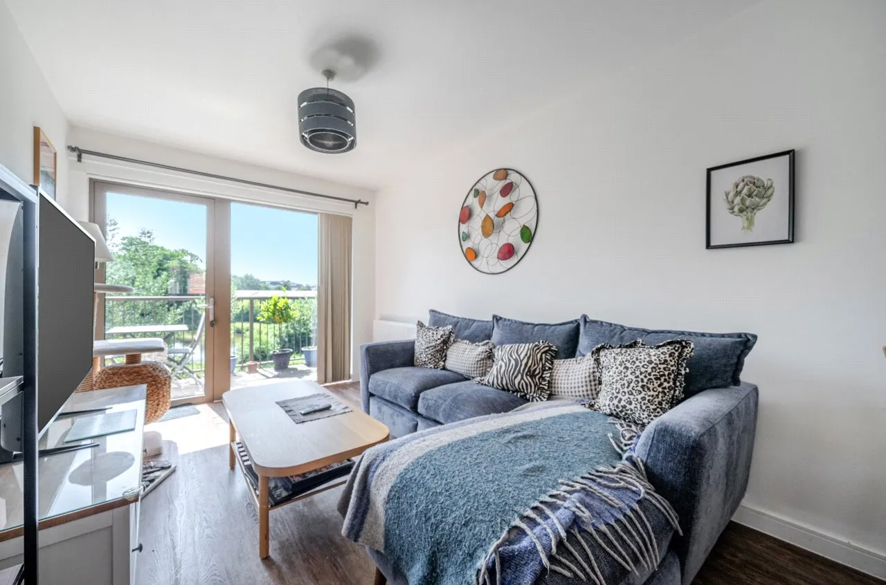Walnut Tree Close, Guildford, GU1, photo 2