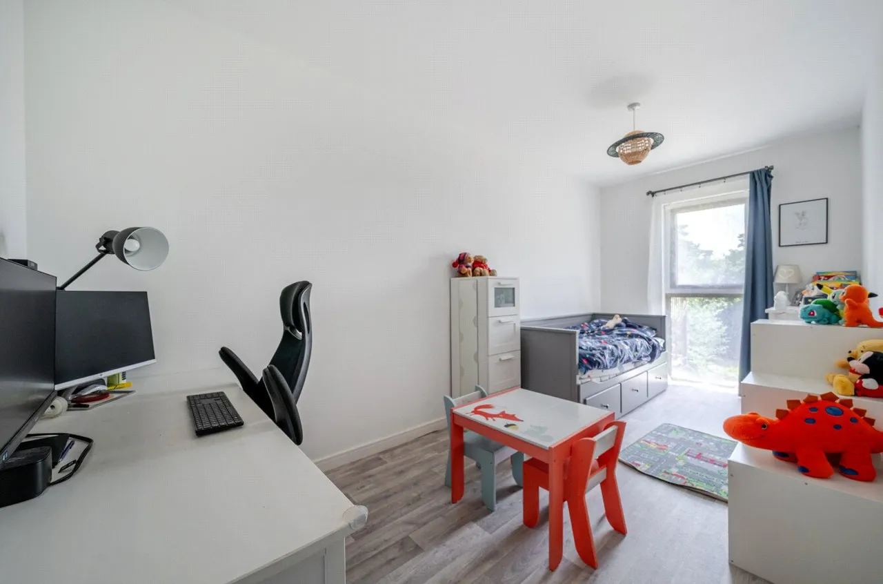 Walnut Tree Close, Guildford, GU1, photo 11