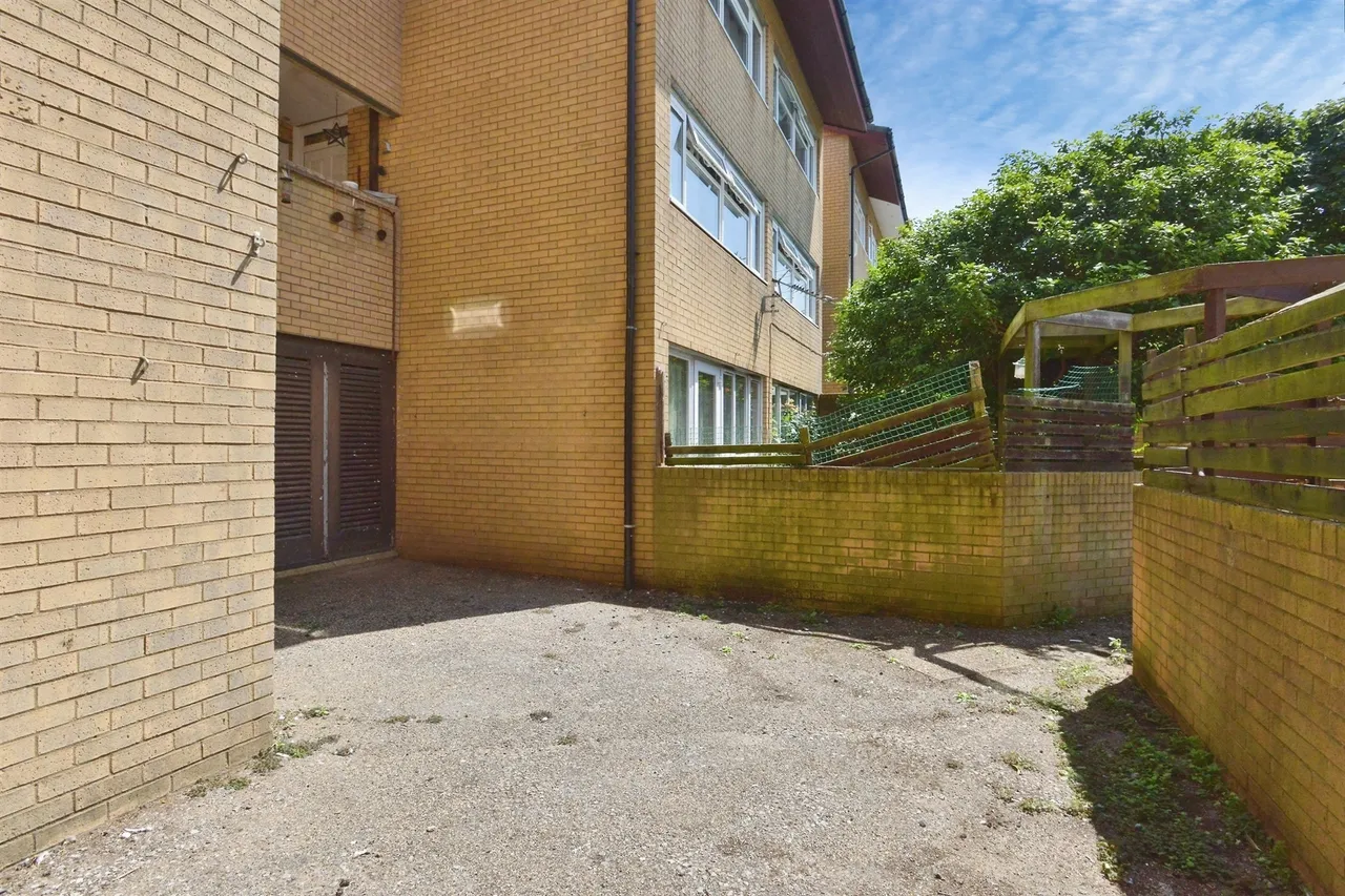 Ramsons Avenue, Conniburrow, MK14, photo 7