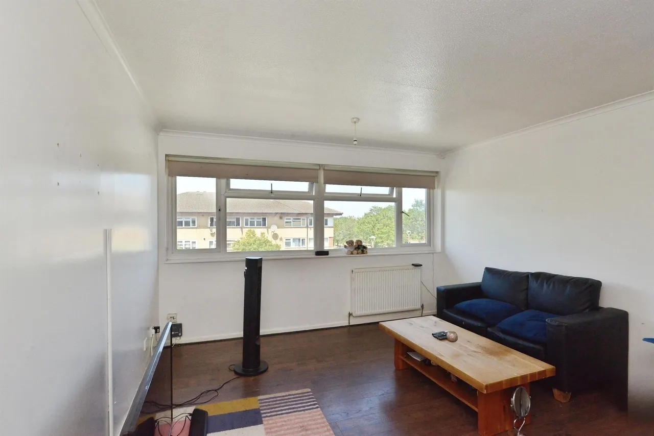 Ramsons Avenue, Conniburrow, MK14, photo 4