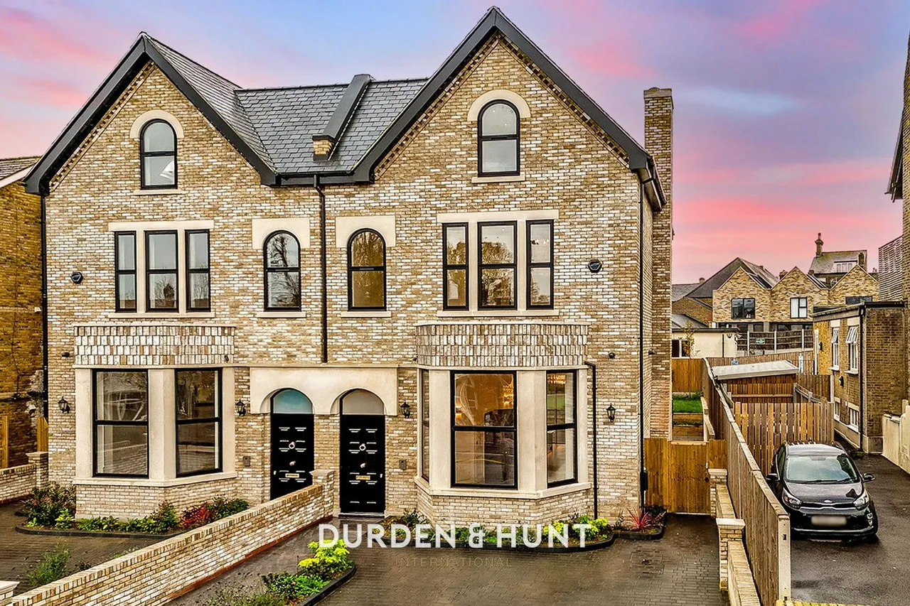 5 bed house for sale, Palmerston Road, Buckhurst Hill, IG9