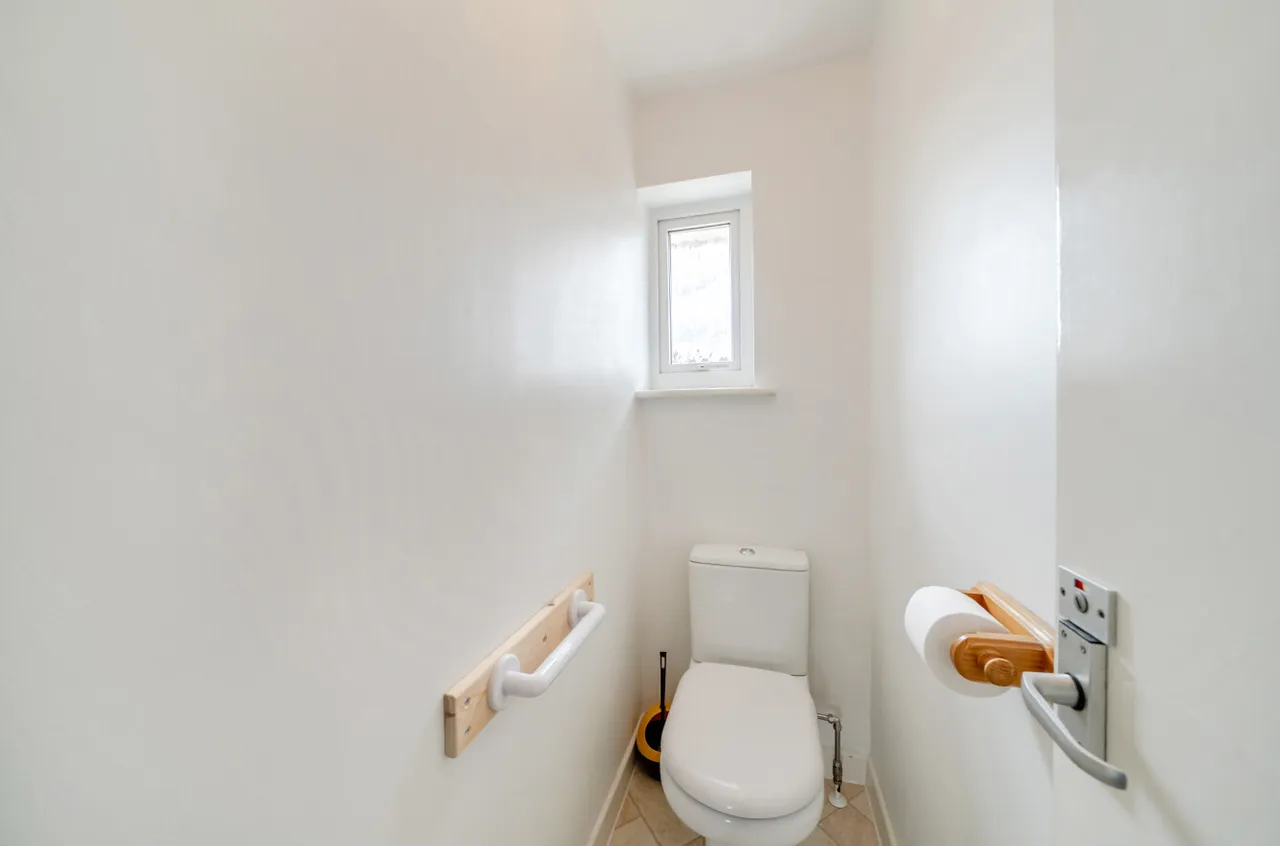 Sandy Lane, Farnborough, Hampshire, GU14 9JB, photo 12
