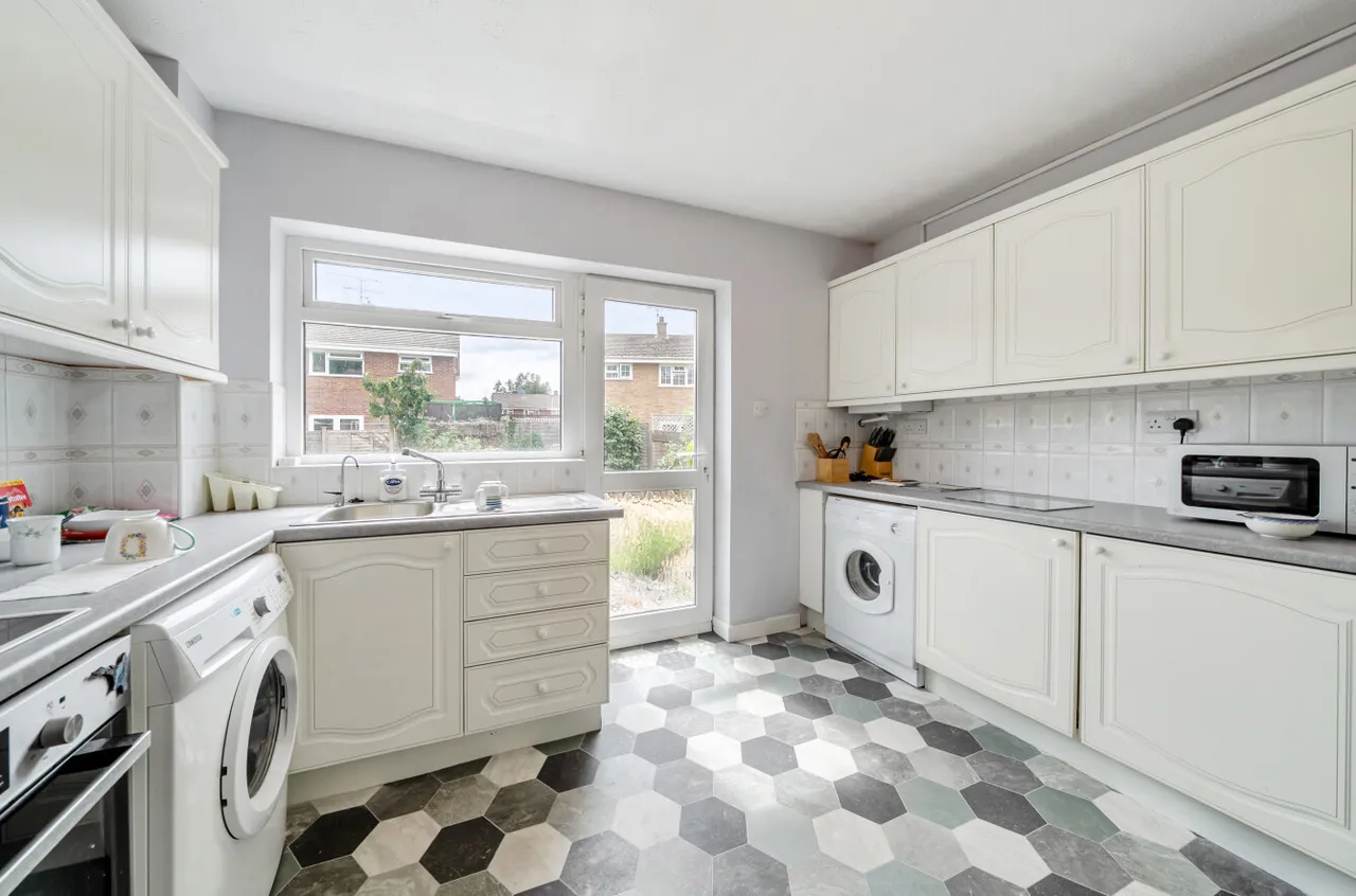 Sandy Lane, Farnborough, Hampshire, GU14 9JB, photo 3