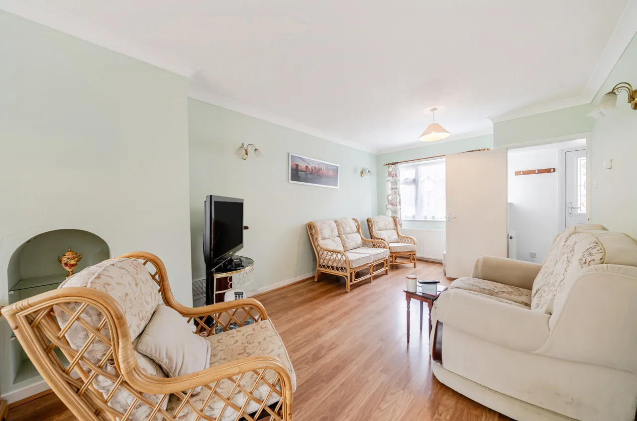 Sandy Lane, Farnborough, Hampshire, GU14 9JB, photo 2