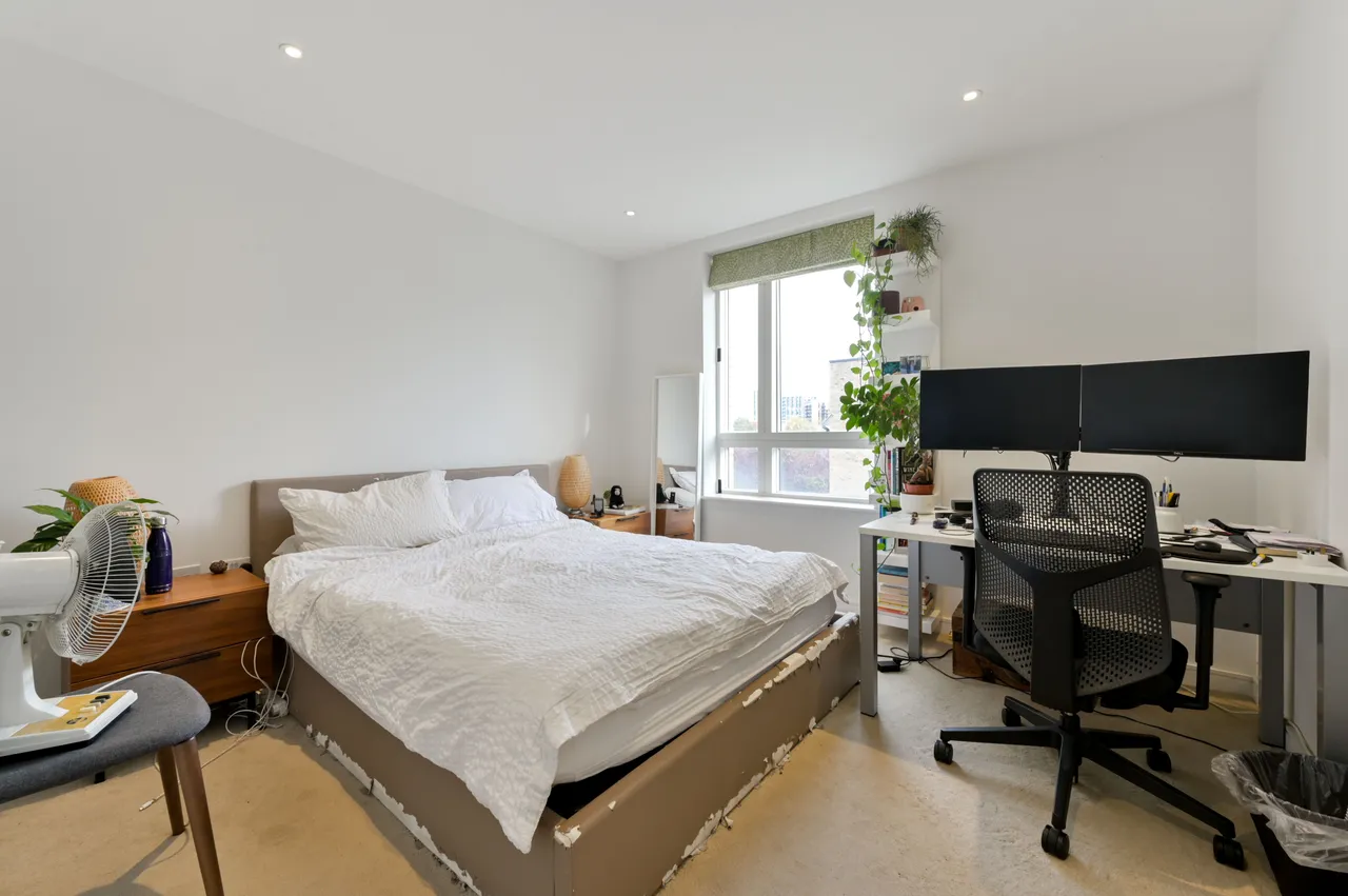 Brentford, TW8, photo 6