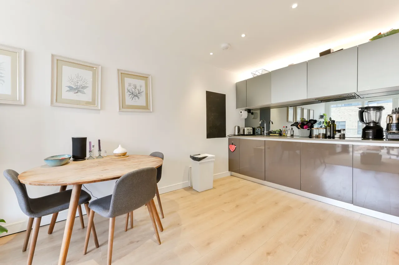Brentford, TW8, photo 4