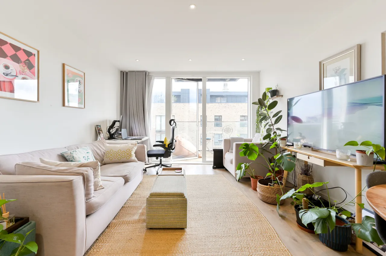 Brentford, TW8, photo 2