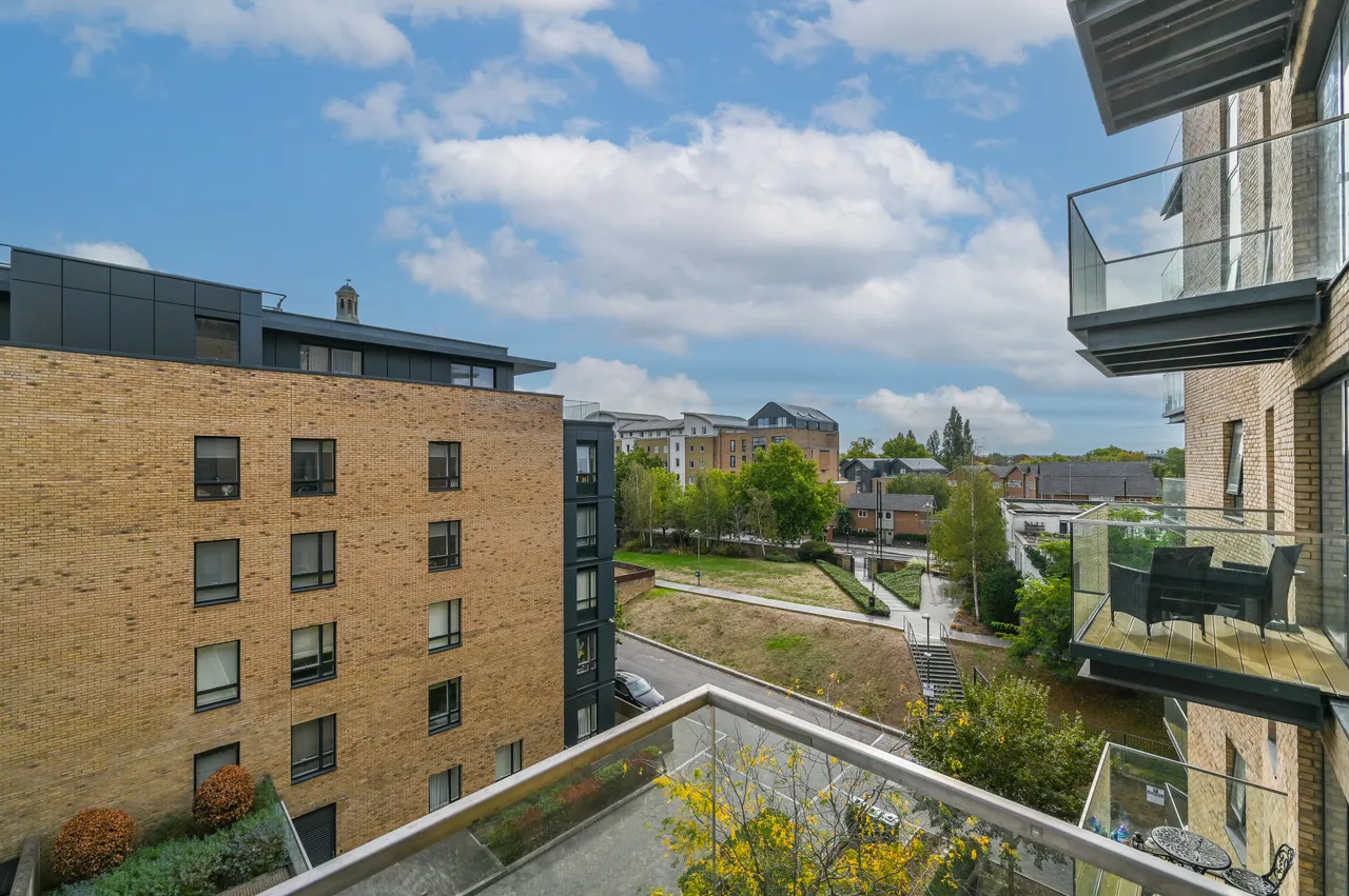 Brentford, TW8, photo 8
