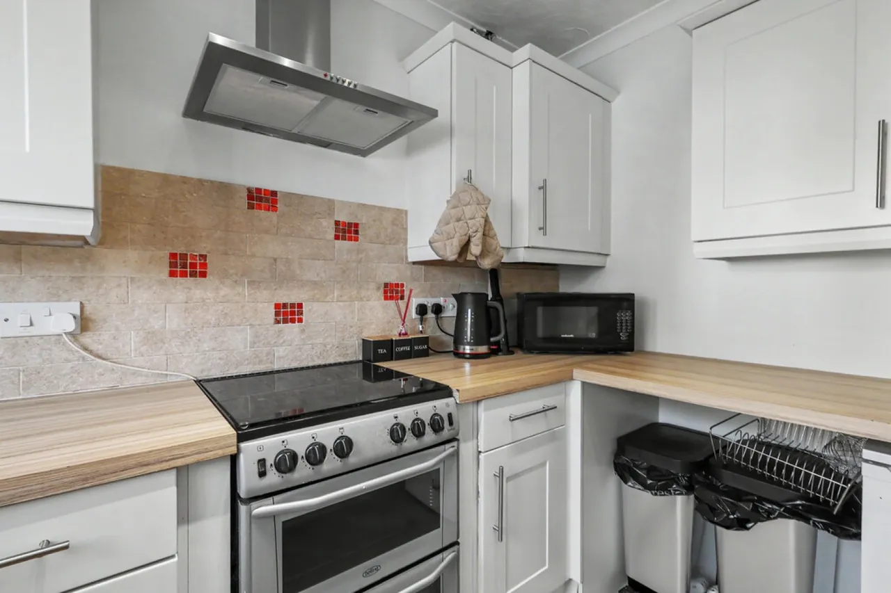 Bullfinch Close, Creekmoor, BH17, photo 7