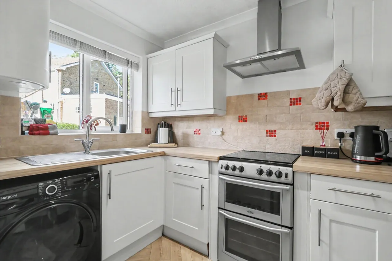 Bullfinch Close, Creekmoor, BH17, photo 6