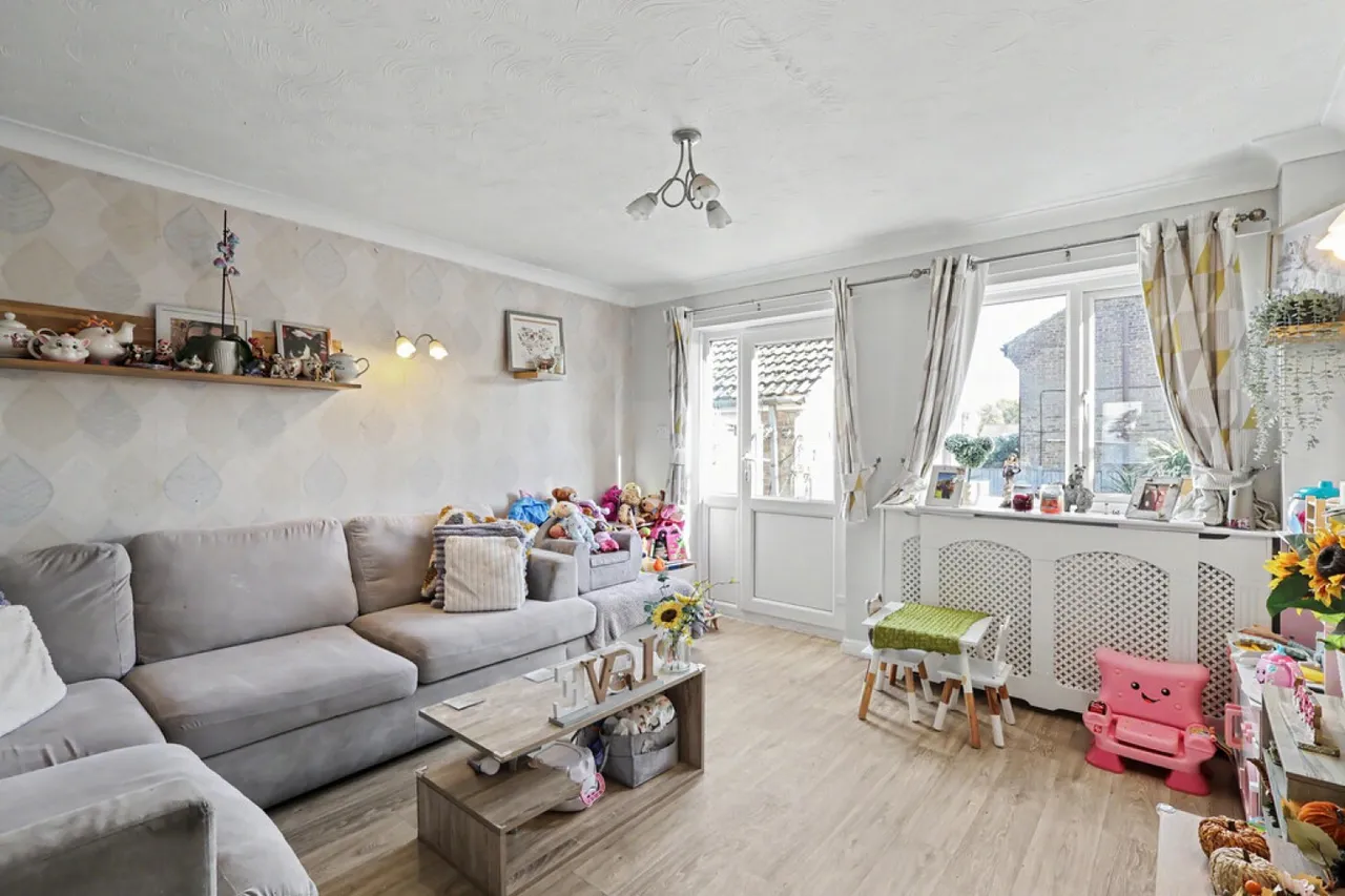Bullfinch Close, Creekmoor, BH17, photo 3