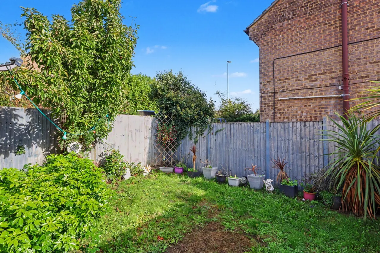 Bullfinch Close, Creekmoor, BH17, photo 13