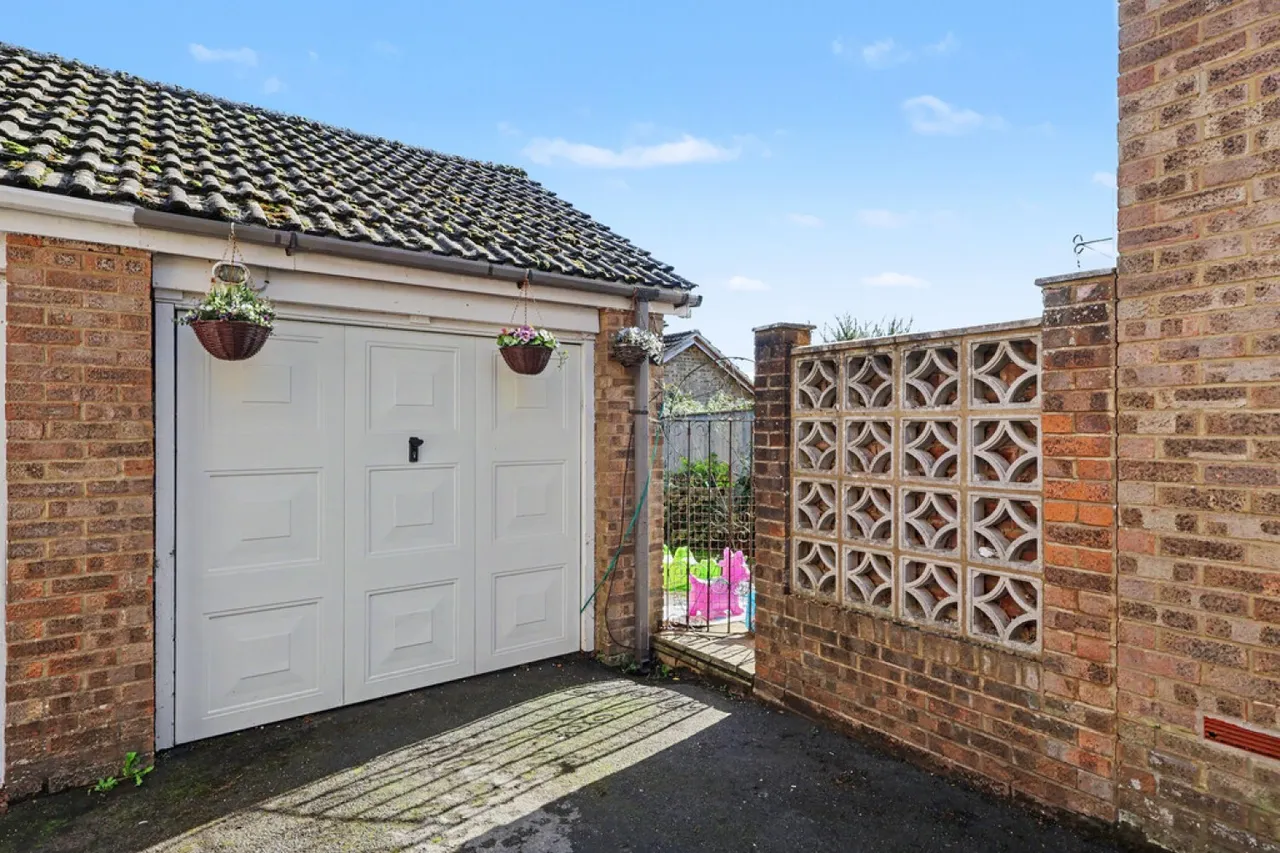 Bullfinch Close, Creekmoor, BH17, photo 15