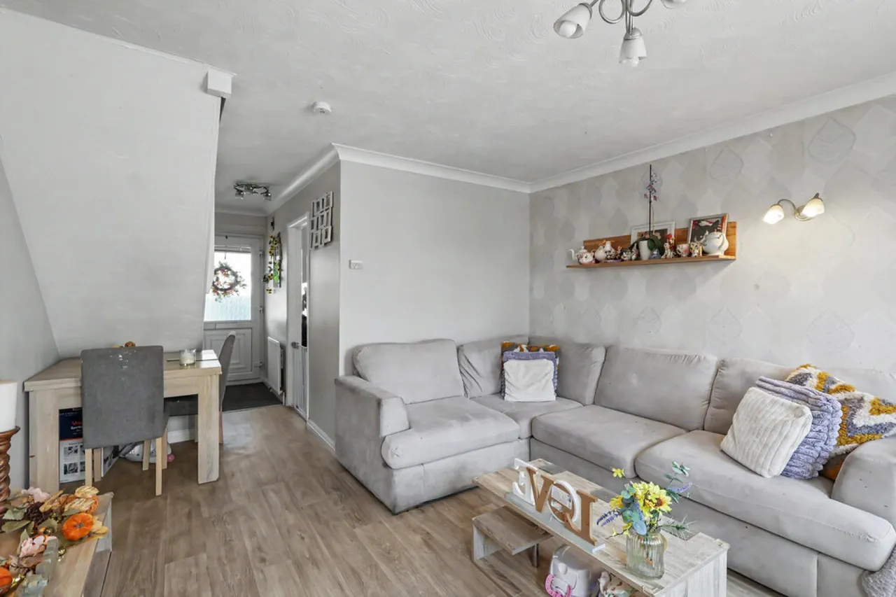 Bullfinch Close, Creekmoor, BH17, photo 4