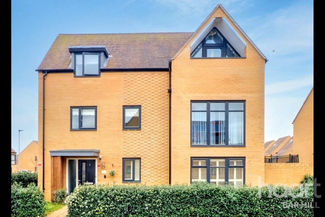 6 bed house for sale, Temple Road, Northstowe, CB24