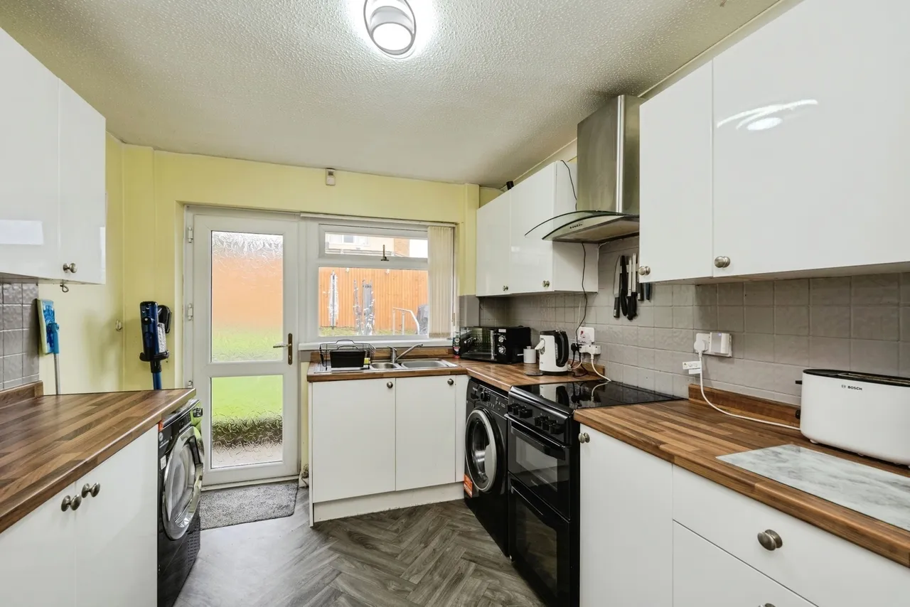 Crud-yr-Awel, Gorseinon, SA4, photo 3