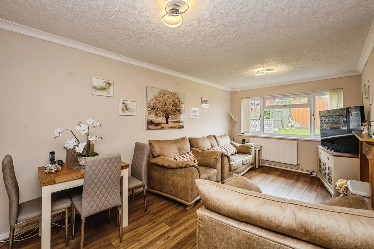 Crud-yr-Awel, Gorseinon, SA4, photo 8
