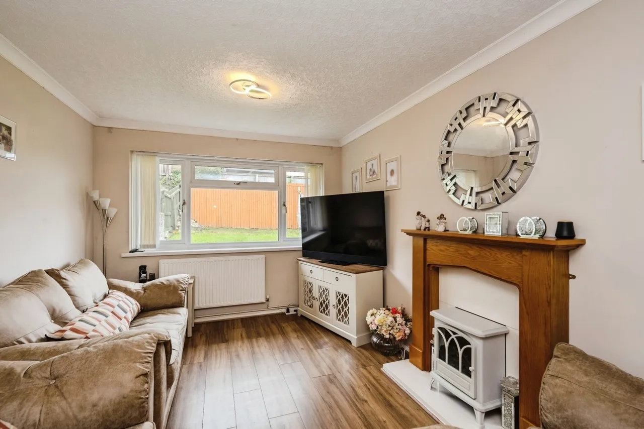 Crud-yr-Awel, Gorseinon, SA4, photo 9