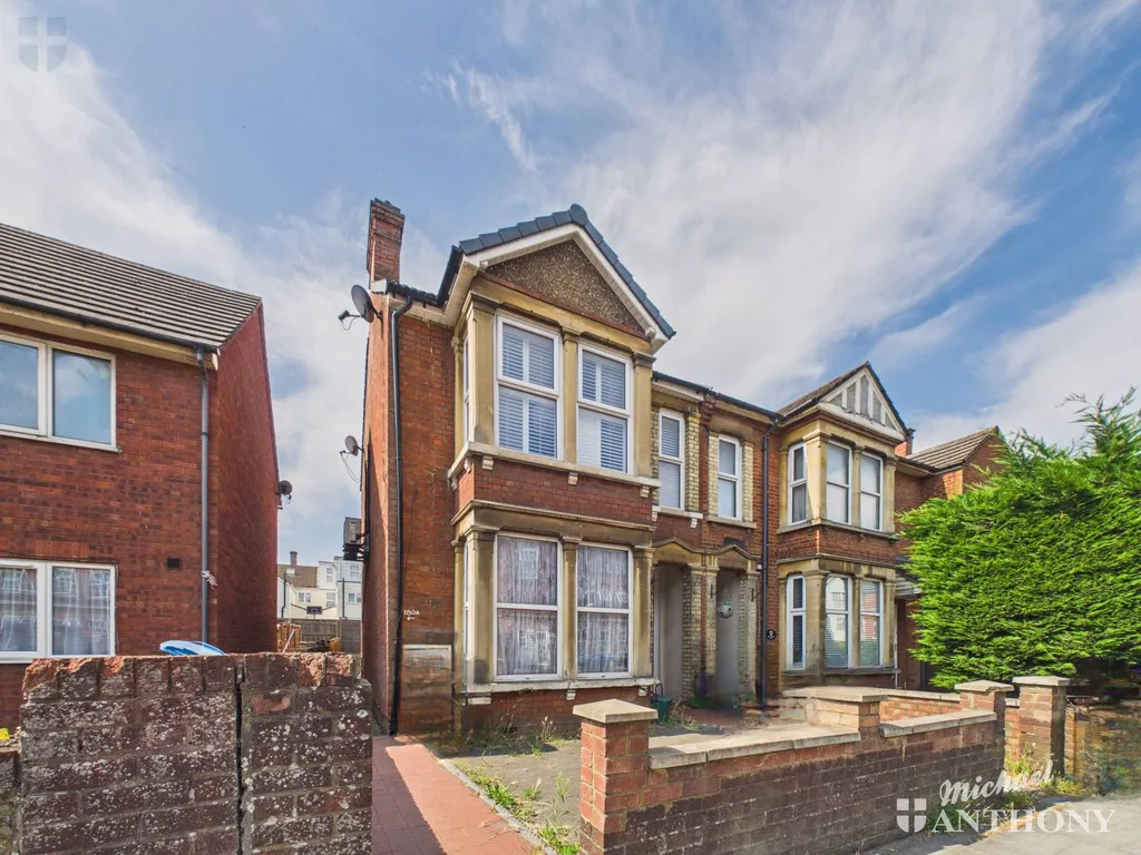 2 bed flat for sale — High Street, Aylesbury, HP20 1RE