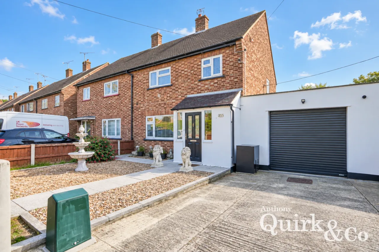 3 bed property for sale, High Road, Benfleet, SS7