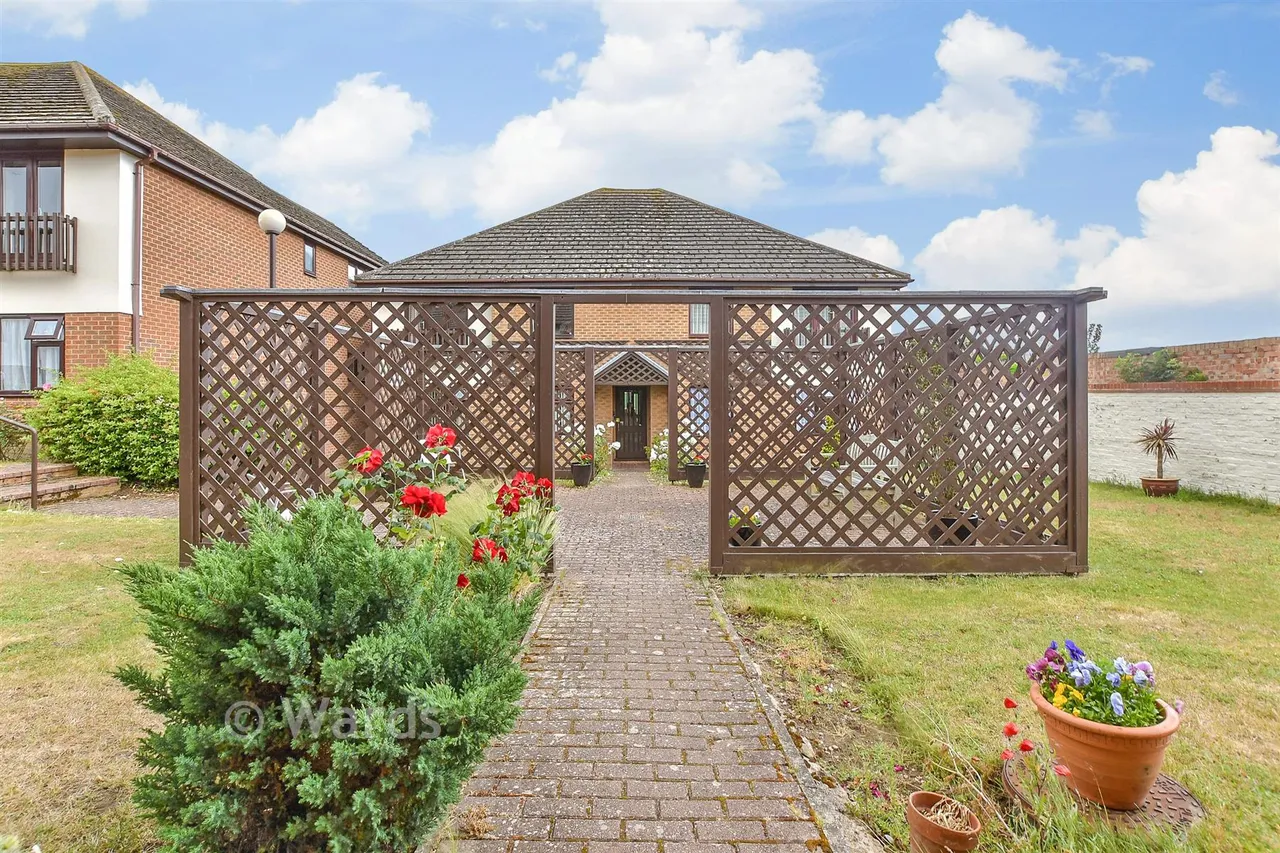 Miles Way, Birchington, CT7, photo 9