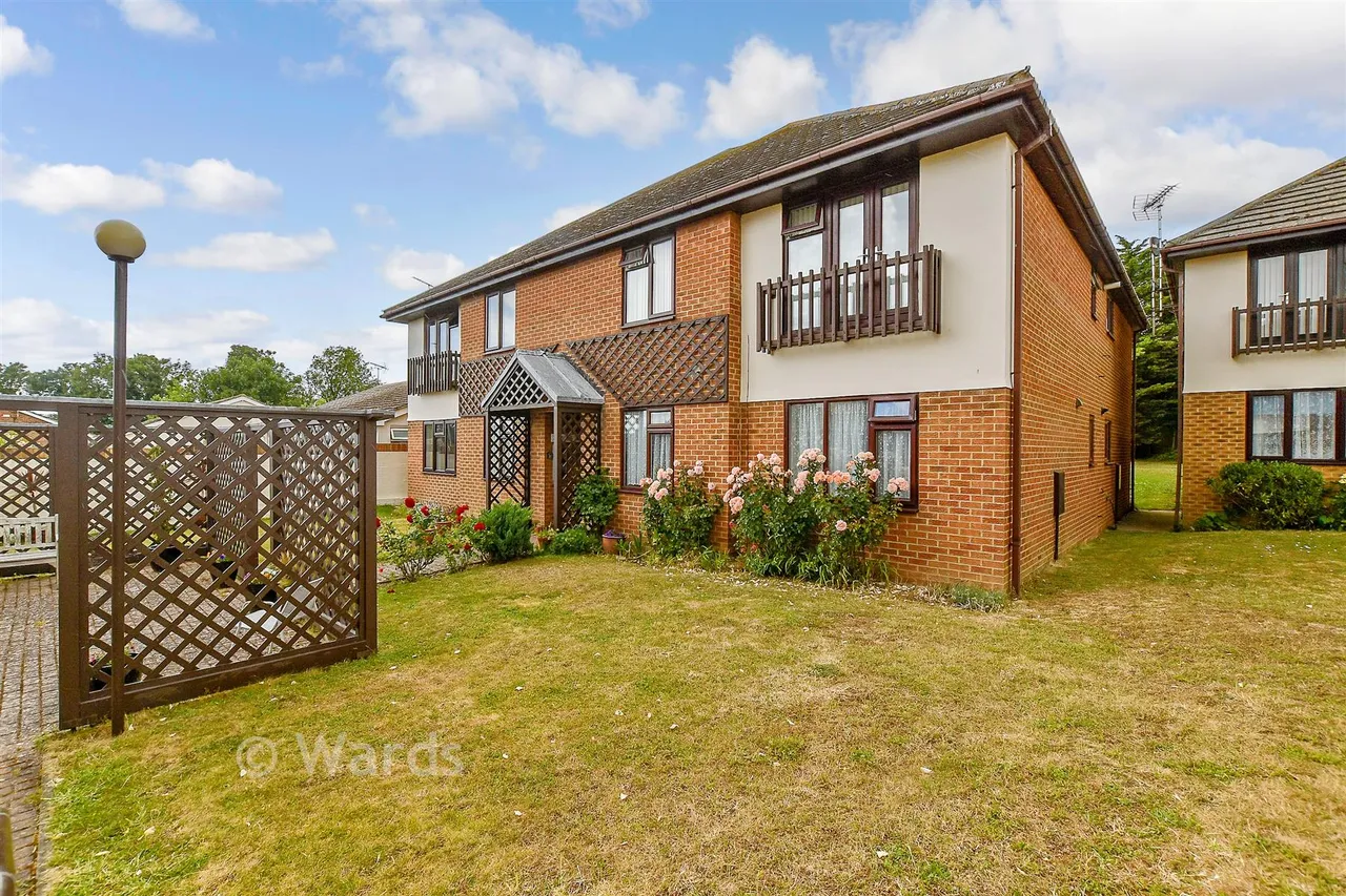 2 bed flat for sale, Miles Way, Birchington, CT7