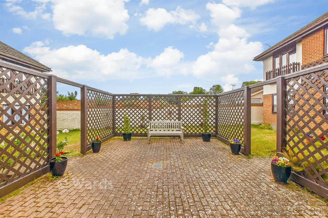 Miles Way, Birchington, CT7, photo 11