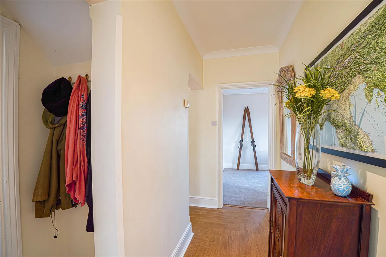 Beauharrow Road, St. Leonards-On-Sea, photo 25