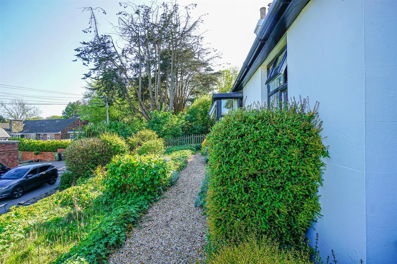 Beauharrow Road, St. Leonards-On-Sea, photo 31