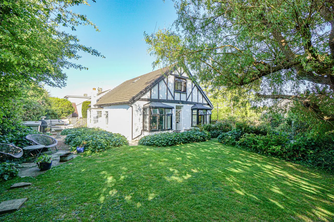 Beauharrow Road, St. Leonards-On-Sea, photo 32