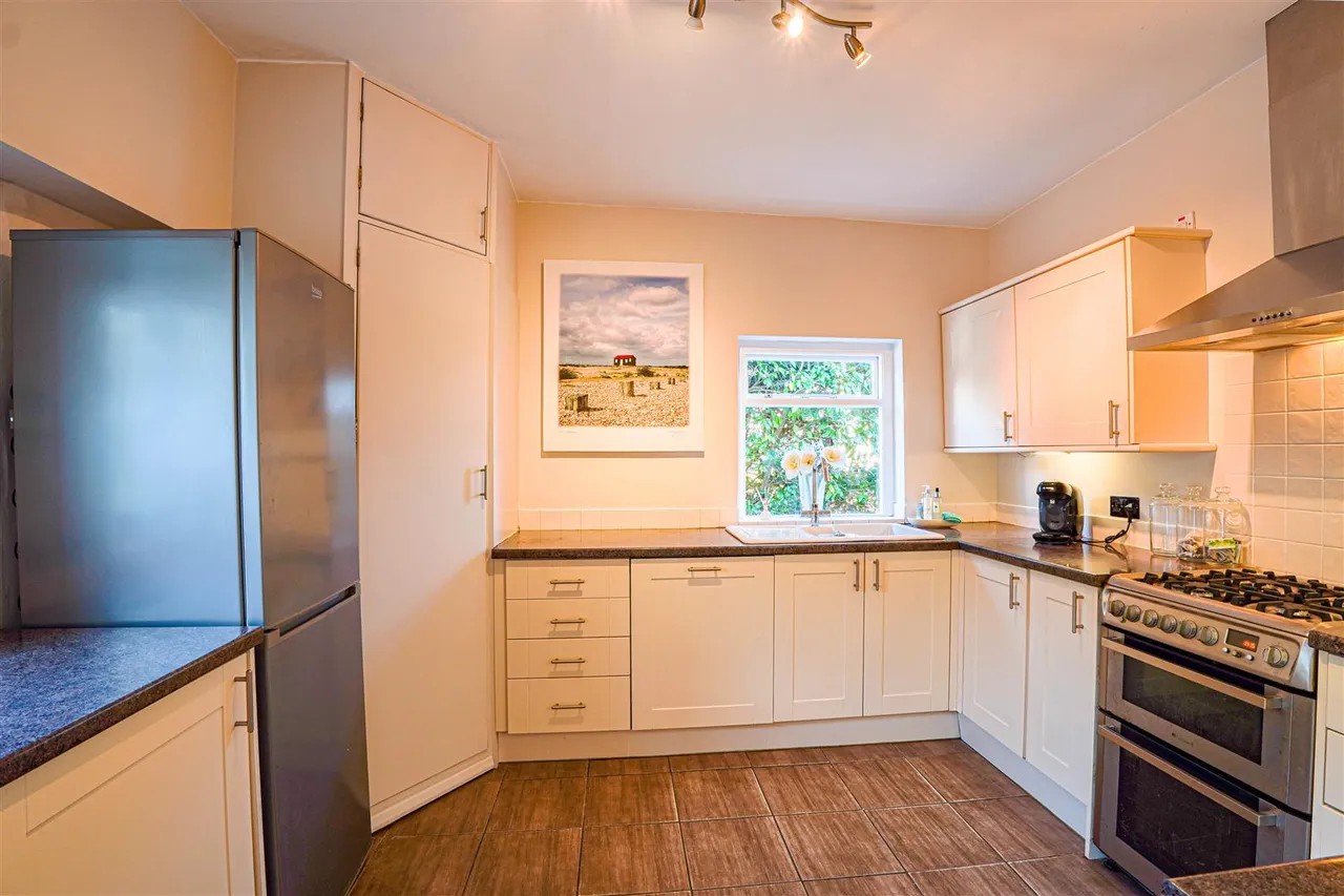 Beauharrow Road, St. Leonards-On-Sea, photo 21