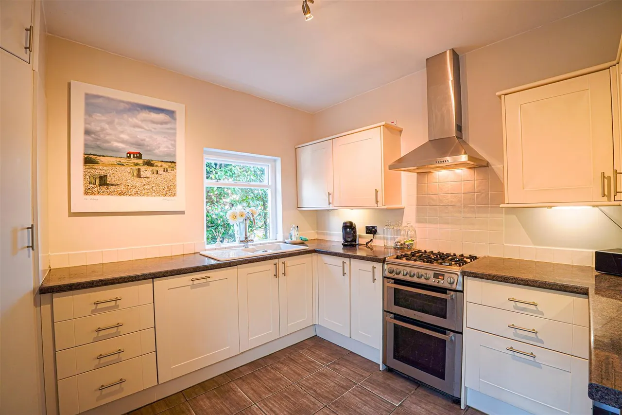Beauharrow Road, St. Leonards-On-Sea, photo 5