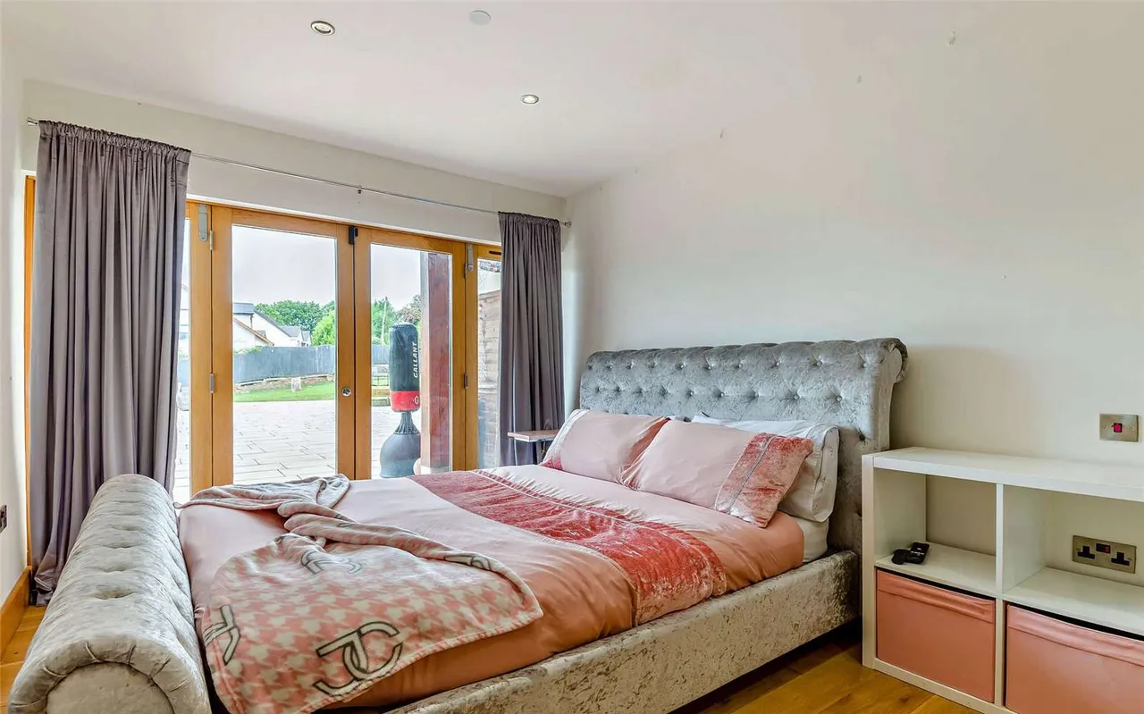 Llandevaud, Newport, NP18, photo 12