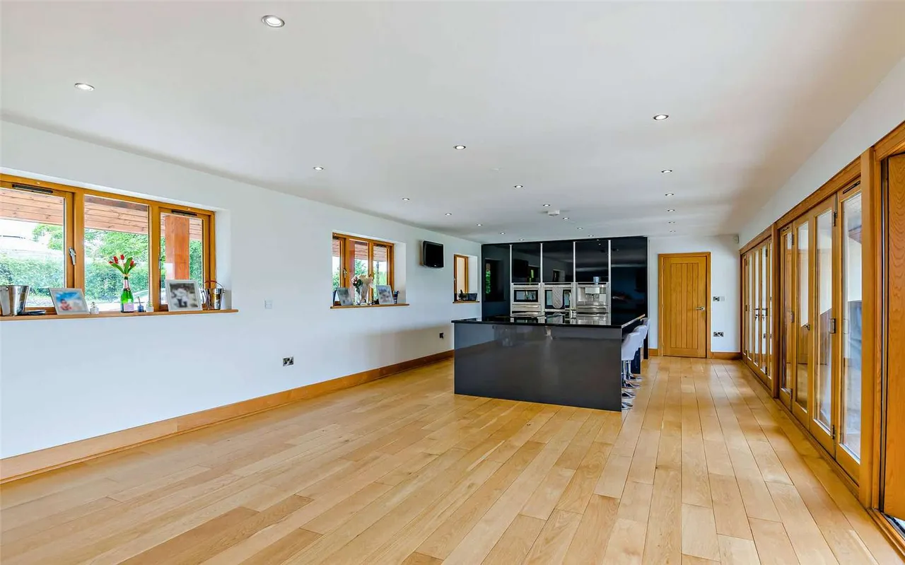 Llandevaud, Newport, NP18, photo 3