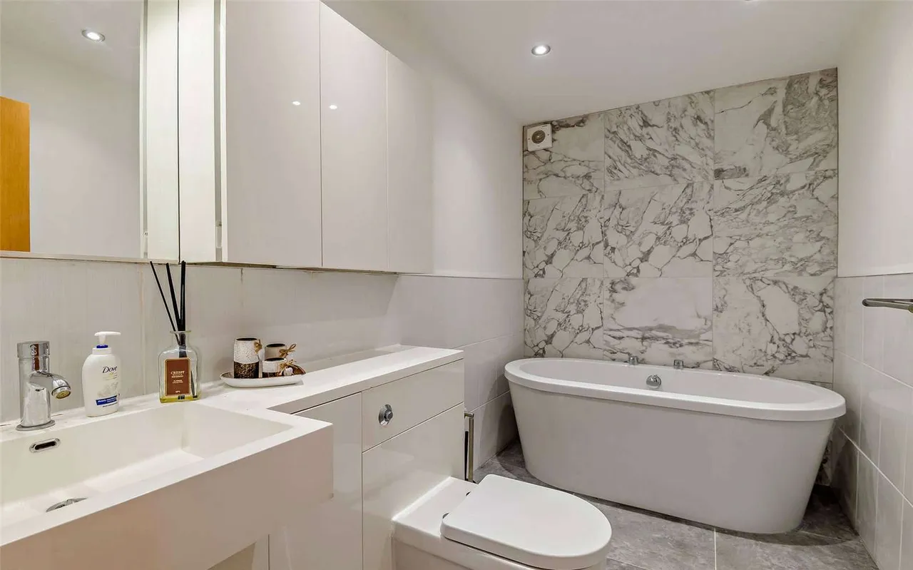 Llandevaud, Newport, NP18, photo 8