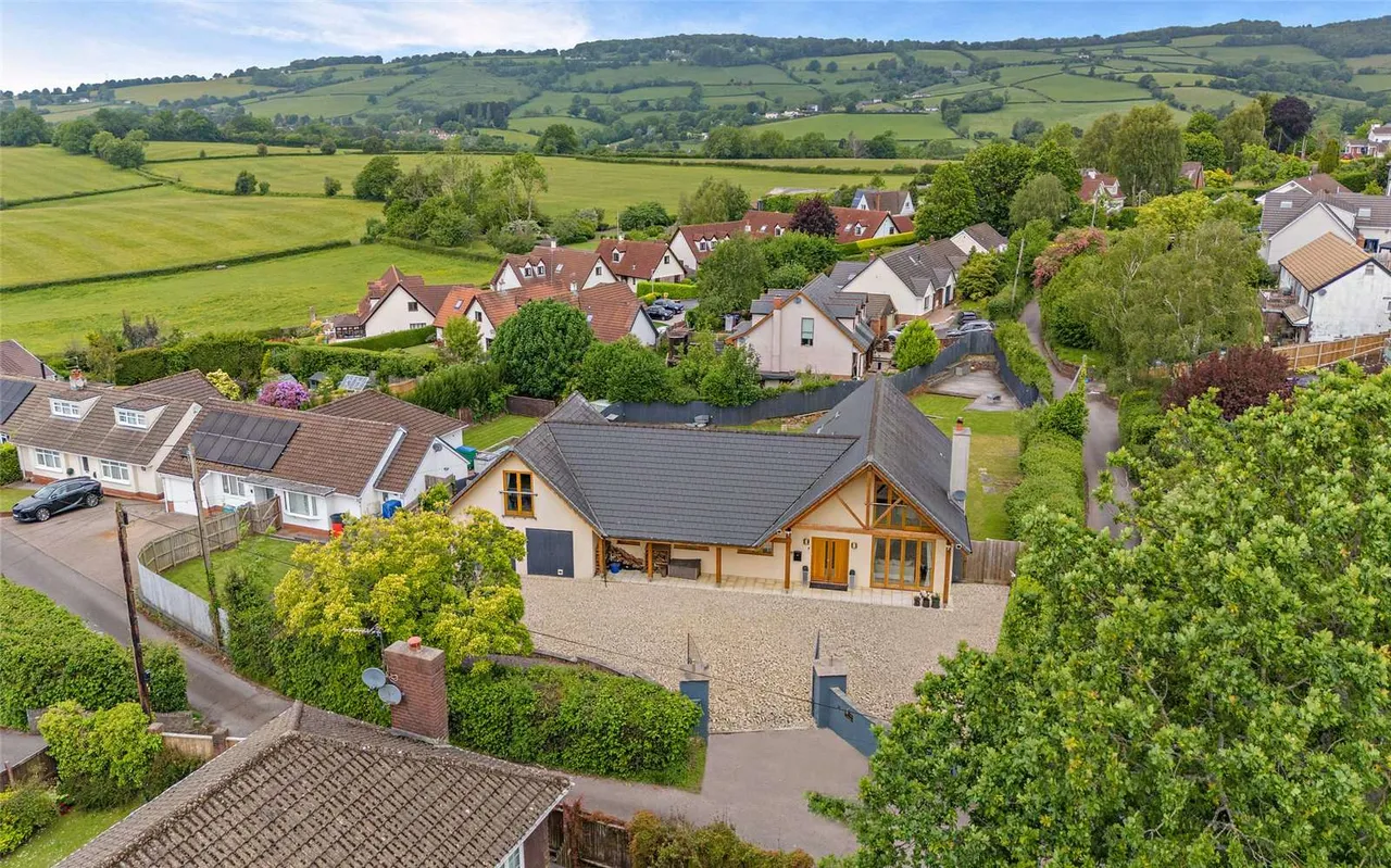 7 bed house for sale, Llandevaud, Newport, NP18