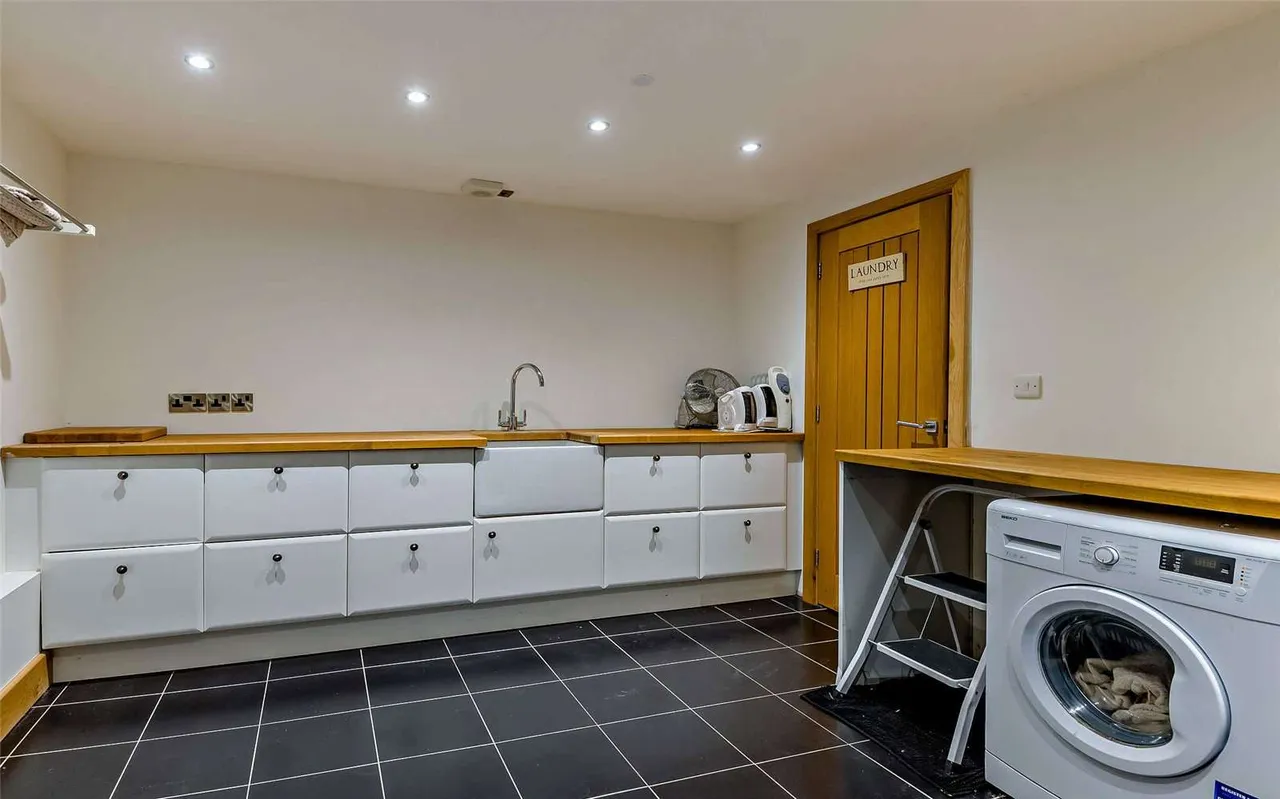 Llandevaud, Newport, NP18, photo 10
