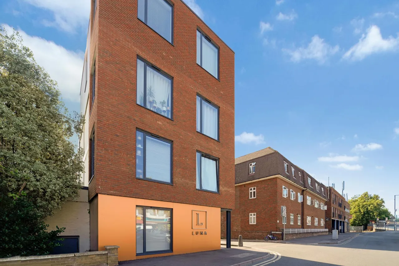 Field End Road, HA4, photo 12