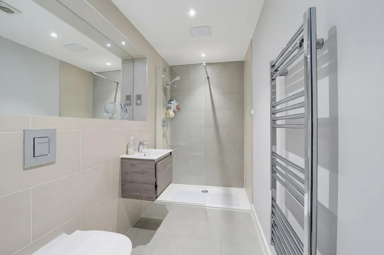 Field End Road, HA4, photo 5