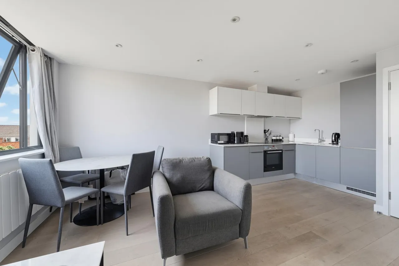 Field End Road, HA4, photo 8