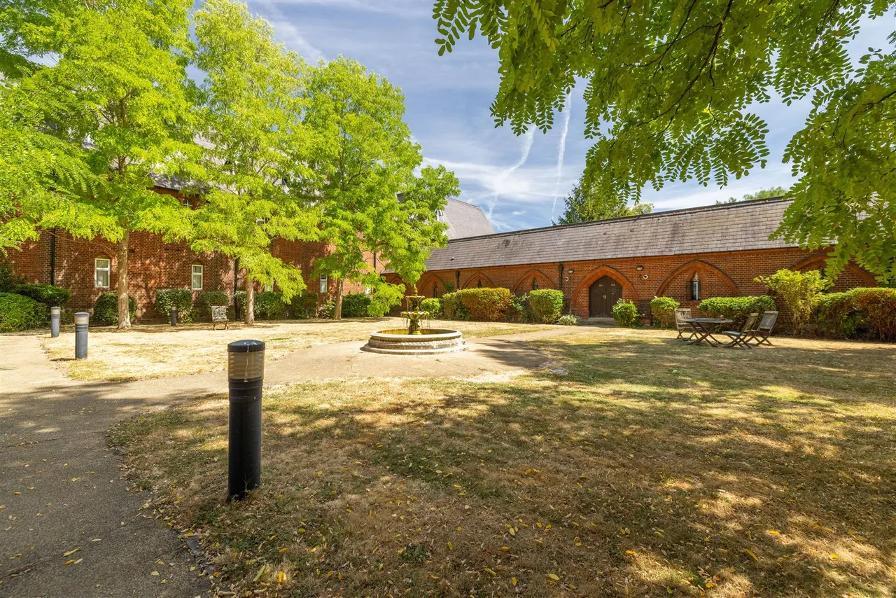 Hatch Lane, Windsor, SL4 3QR, photo 15