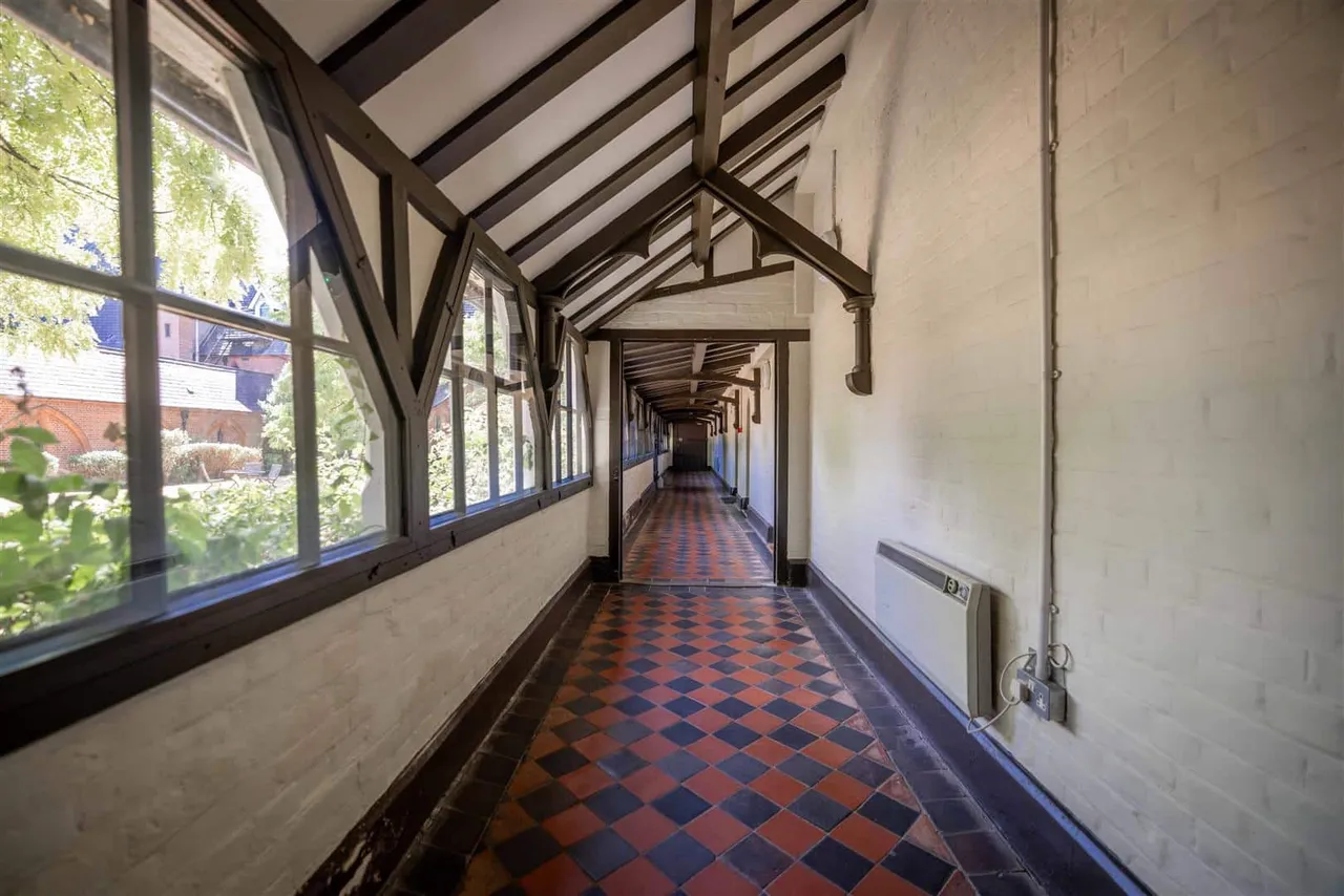 Hatch Lane, Windsor, SL4 3QR, photo 13