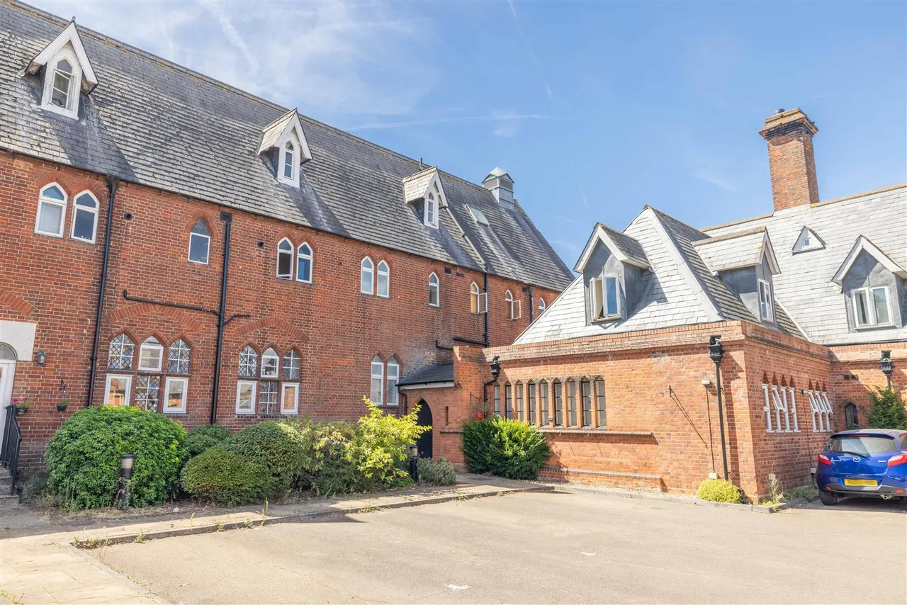Hatch Lane, Windsor, SL4 3QR, photo 17