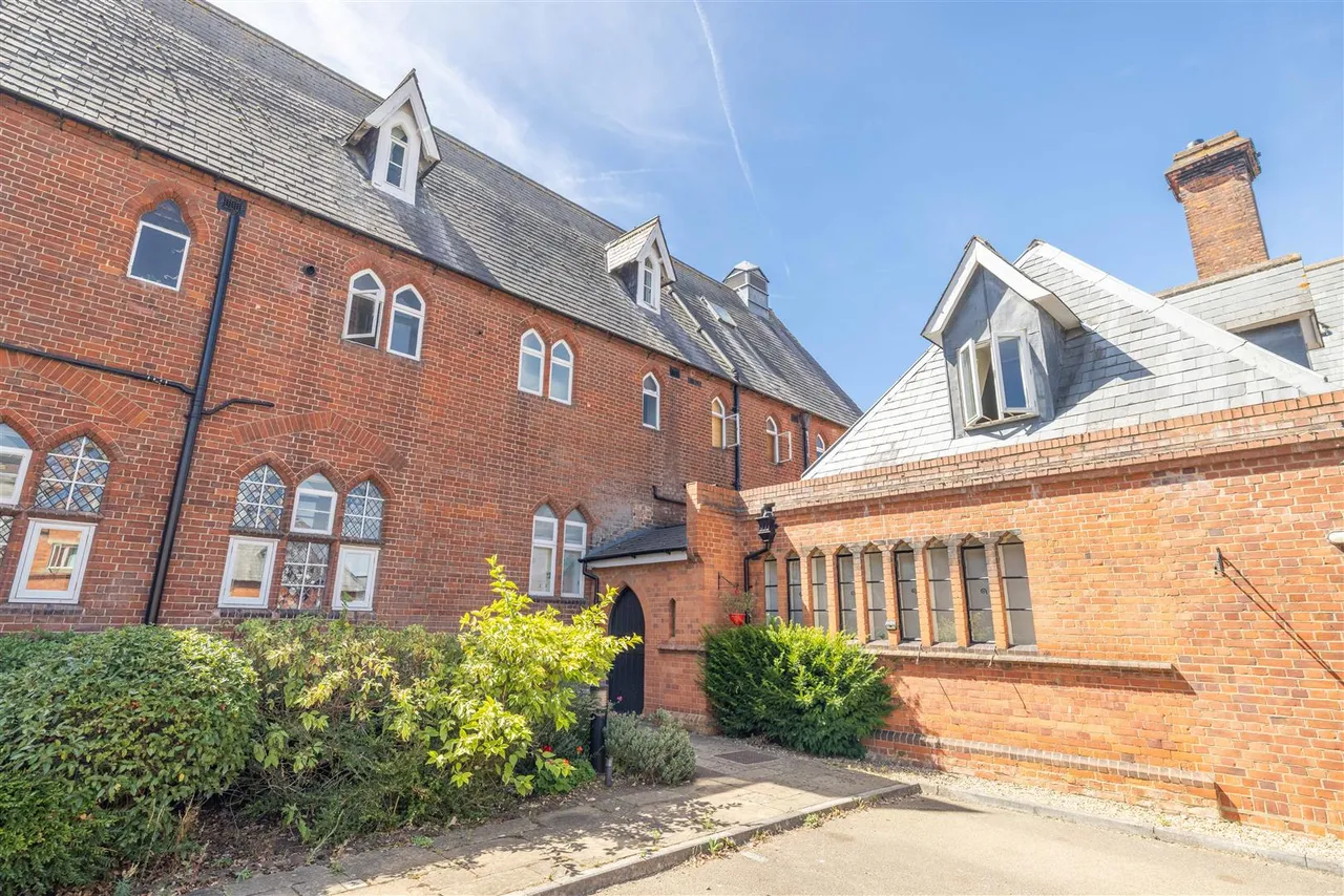 Hatch Lane, Windsor, SL4 3QR, photo 16